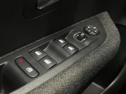 Photo 9 Peugeot 208  e- 136ch Style