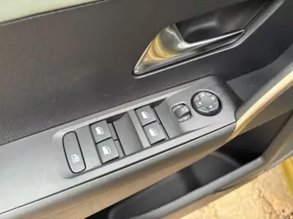 Photo 14 Lancia Ypsilon  Elettrica 156ch 51kWh