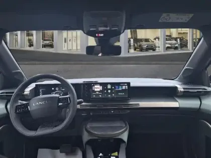 Photo 7 Lancia Ypsilon  Elettrica 156ch 51kWh