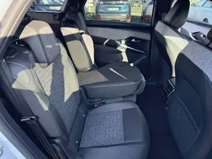 Photo 66 Peugeot 5008  Hybrid 145 e-DCS6