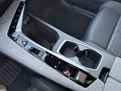 Photo 81 Peugeot 5008  Hybrid 145 e-DCS6