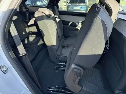 Photo 31 Peugeot 5008  Hybrid 145 e-DCS6