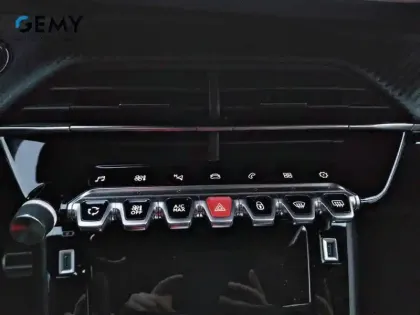 Photo 12 Peugeot 2008  PureTech 130 S&S EAT8