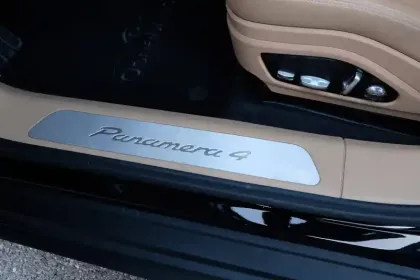 Photo 17 Porsche Panamera  4 V6 3.0 462 PDK