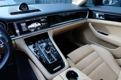 Photo 18 Porsche Panamera  4 V6 3.0 462 PDK