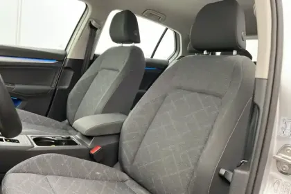 Photo 44 Volkswagen Golf  2.0 TDI SCR 115 DSG7