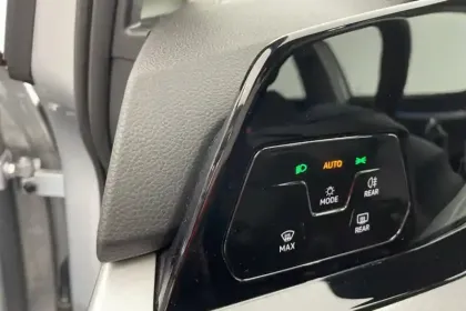 Photo 50 Volkswagen Golf  2.0 TDI SCR 115 DSG7