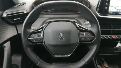Photo 18 Peugeot 2008  PureTech 100 S&S BVM6