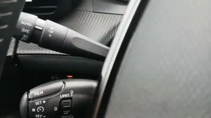 Photo 25 Peugeot 2008  PureTech 100 S&S BVM6