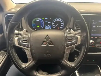 Photo 25 Mitsubishi Outlander  2.4l PHEV Twin Motor 4WD