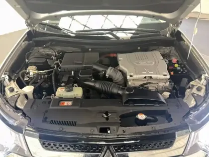 Photo 19 Mitsubishi Outlander  2.4l PHEV Twin Motor 4WD