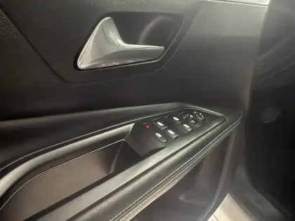 Photo 13 Peugeot 3008  Hybrid 225 e-EAT8