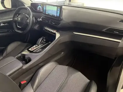 Photo 24 Peugeot 3008  Hybrid 225 e-EAT8