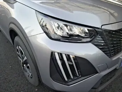 Photo 11 Peugeot 2008  Hybrid 145 e-DCS6