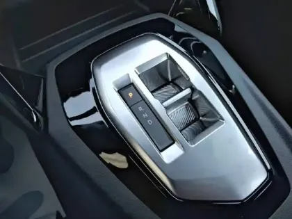 Photo 19 Peugeot 2008  Hybrid 145 e-DCS6