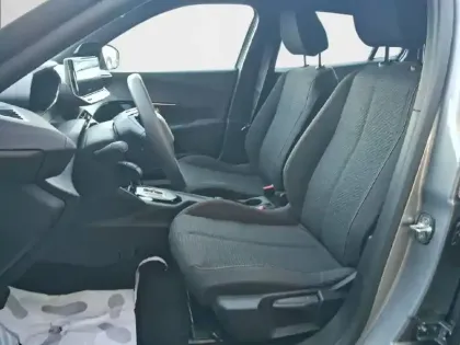 Photo 18 Peugeot 2008  Hybrid 145 e-DCS6