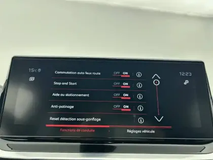 Photo 46 Peugeot 208  PureTech 100 S&S EAT8