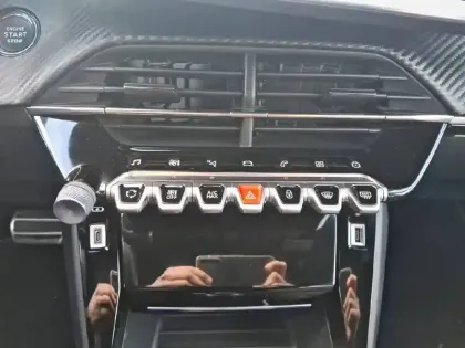 Photo 18 Peugeot 208  PureTech 100 S&S EAT8