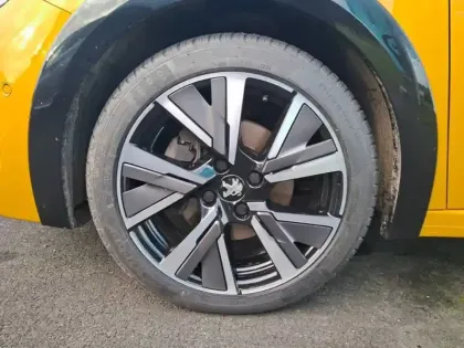 Photo 12 Peugeot 208  PureTech 100 S&S EAT8