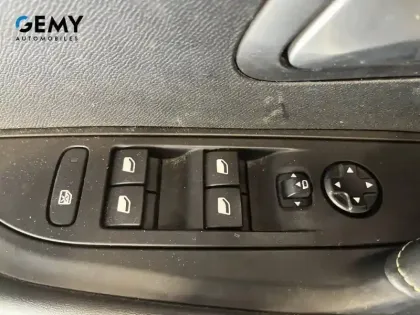 Photo 11 Peugeot 208  Electrique 50 kWh 136ch