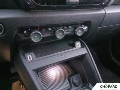 Photo 15 Citroën C4 e- 136 ch Automatique