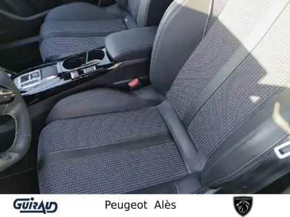 Photo 8 Peugeot 2008  PureTech 130 S&S EAT8