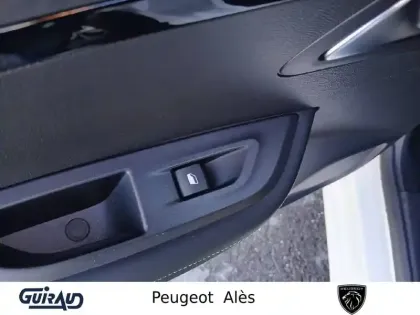 Photo 12 Peugeot 2008  PureTech 130 S&S EAT8