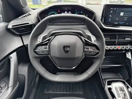 Photo 8 Peugeot 2008  Hybrid 145 e-DCS6