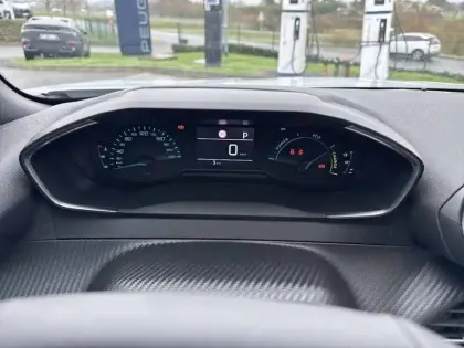 Photo 9 Peugeot 2008  Hybrid 145 e-DCS6