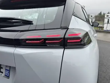 Photo 16 Peugeot 2008  Hybrid 145 e-DCS6