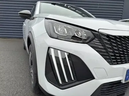 Photo 55 Peugeot 2008  Hybrid 145 e-DCS6