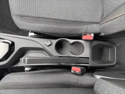 Photo 39 Peugeot 2008  Hybrid 145 e-DCS6