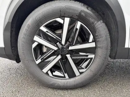 Photo 32 Peugeot 2008  Hybrid 145 e-DCS6