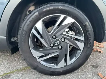 Photo 8 Hyundai Bayon  1.0 T-GDi 100 DCT-7 Hybrid 48V