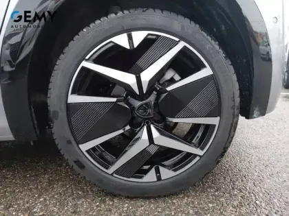 Photo 10 Peugeot 208  Hybrid 136 e-DCS6