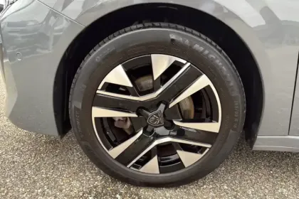 Photo 25 Peugeot 208  PureTech 100 S&S BVM6