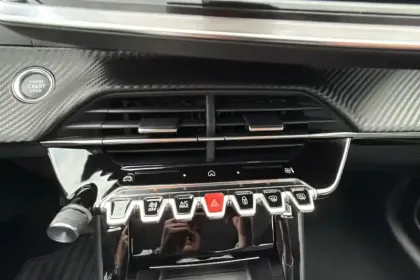 Photo 18 Peugeot 208  PureTech 100 S&S BVM6