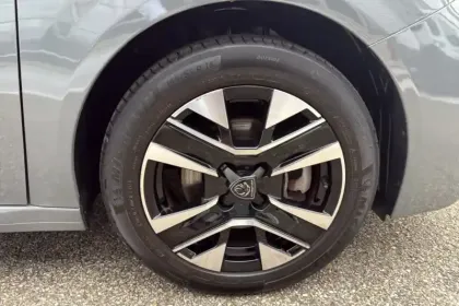 Photo 28 Peugeot 208  PureTech 100 S&S BVM6