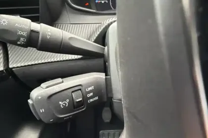 Photo 20 Peugeot 208  PureTech 100 S&S BVM6