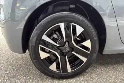 Photo 27 Peugeot 208  PureTech 100 S&S BVM6