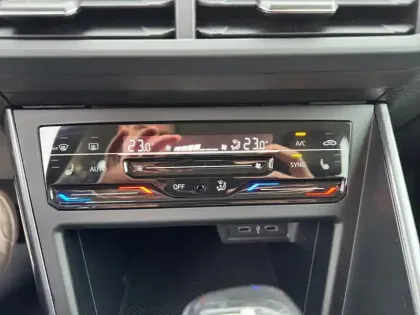 Photo 17 Volkswagen Polo  1.0 TSI 110 S&S DSG7