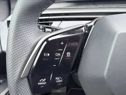 Photo 28 Peugeot 3008  Hybrid 145 e-DCS6