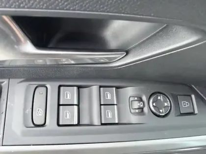 Photo 23 Peugeot 3008  Hybrid 145 e-DCS6