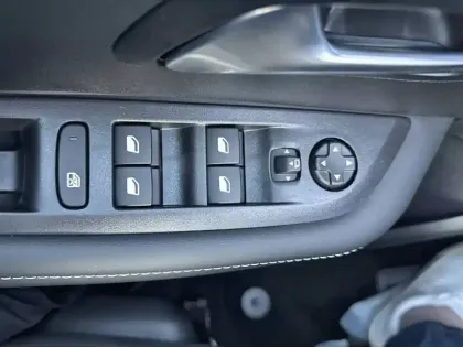 Photo 23 Peugeot 208  Hybrid 110 e-DCS6