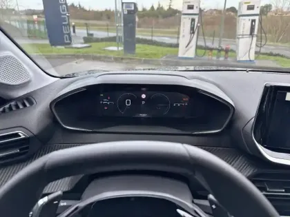 Photo 57 Peugeot 208  Hybrid 110 e-DCS6