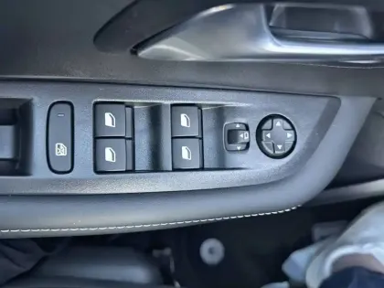 Photo 47 Peugeot 208  Hybrid 110 e-DCS6