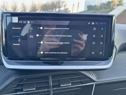 Photo 20 Peugeot 208  Hybrid 110 e-DCS6