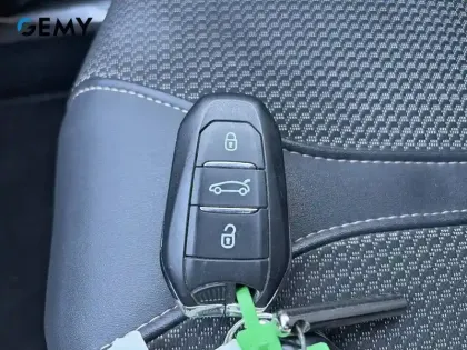 Photo 15 Peugeot 3008  Hybrid 225 e-EAT8