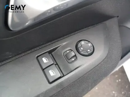 Photo 12 Peugeot 208  Electrique 50 kWh 136ch