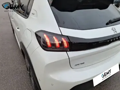 Photo 18 Peugeot 208  PureTech 100 S&S EAT8